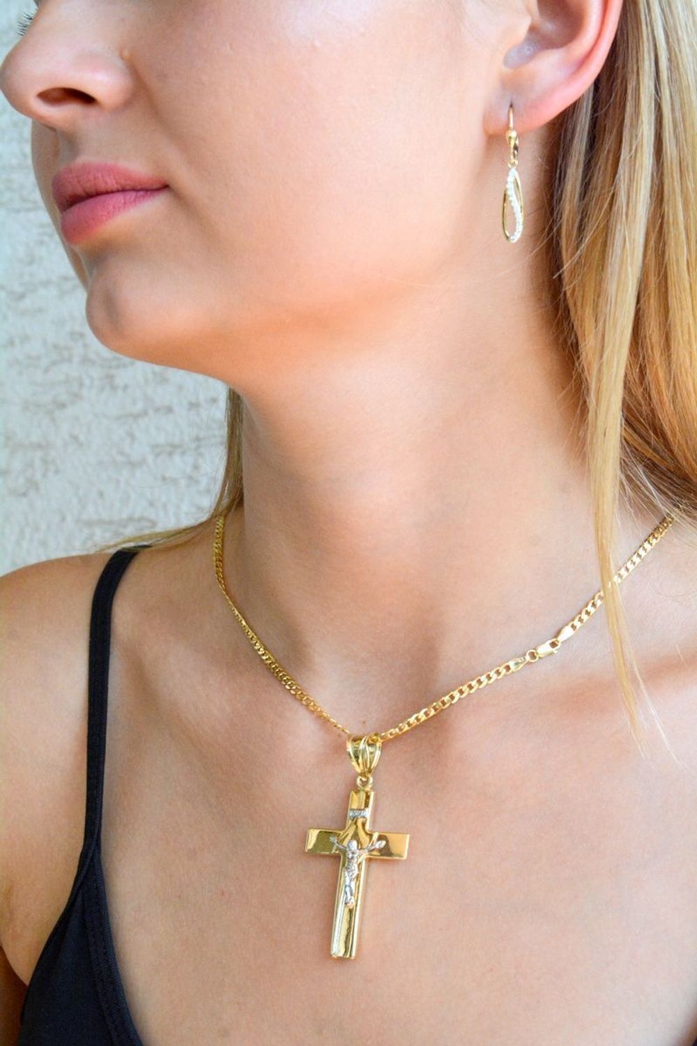 Duży złoty krzyż z Jezusem na krzyżu zawieszka z wizerunkiem Jezusa ZA 4799A 585. Złoty krzyżyk 585. Złoty krzyżyk zawieszka do łańcuszka. Złota zawieszka krzyżyk. 1.jpg